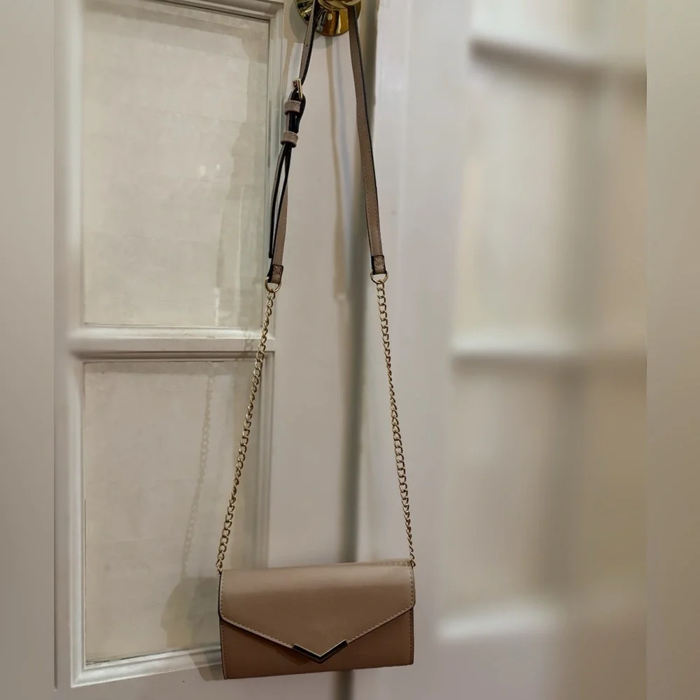 Elegant Beige Crossbody Bag - Picture 4 of 8